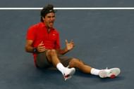 Federer wins his 5th consecutive US Open title by downing Andy Murray in the 2008 final